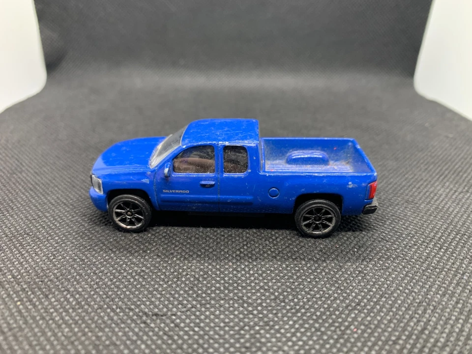 Majorette - Chevrolet Silverado 2016 azul - diecast - escala 1:64 - usado (2) Foto 2 de 4