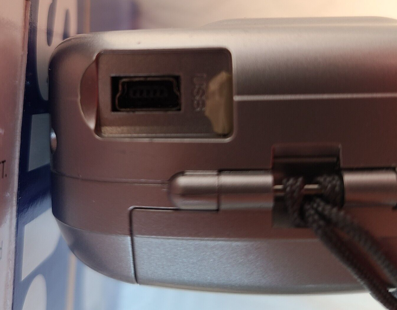 Olympus Camedia D390 2.0MP Digital Camera Silver with Memory Card