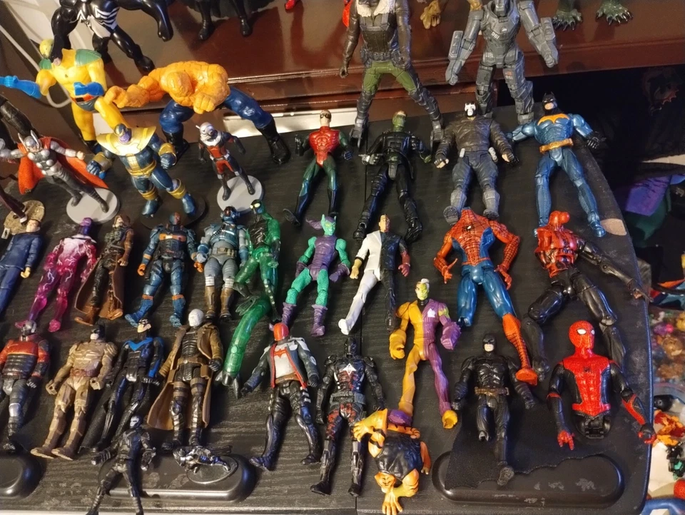 Marvel & DC Comics Action Figures Lot Many Great Pieces And A Few Expensive 40+ - Image 3 of 4