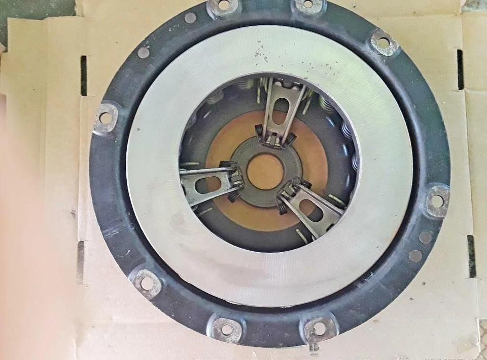 Maserati 3500GT, 3500GTI, Sebring I-Borg & Beck 10 pulgadas embrague y placa de presión Foto 3 de 4