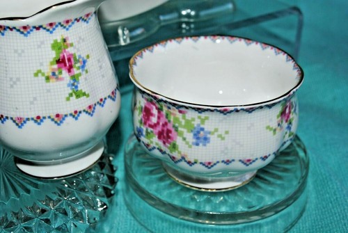 ELEGANT VTG ROYAL ALBERT PETIT POINT CHINA ENGLAND SET CREAMER SUGAR BOWL GOLD - Picture 6 of 9