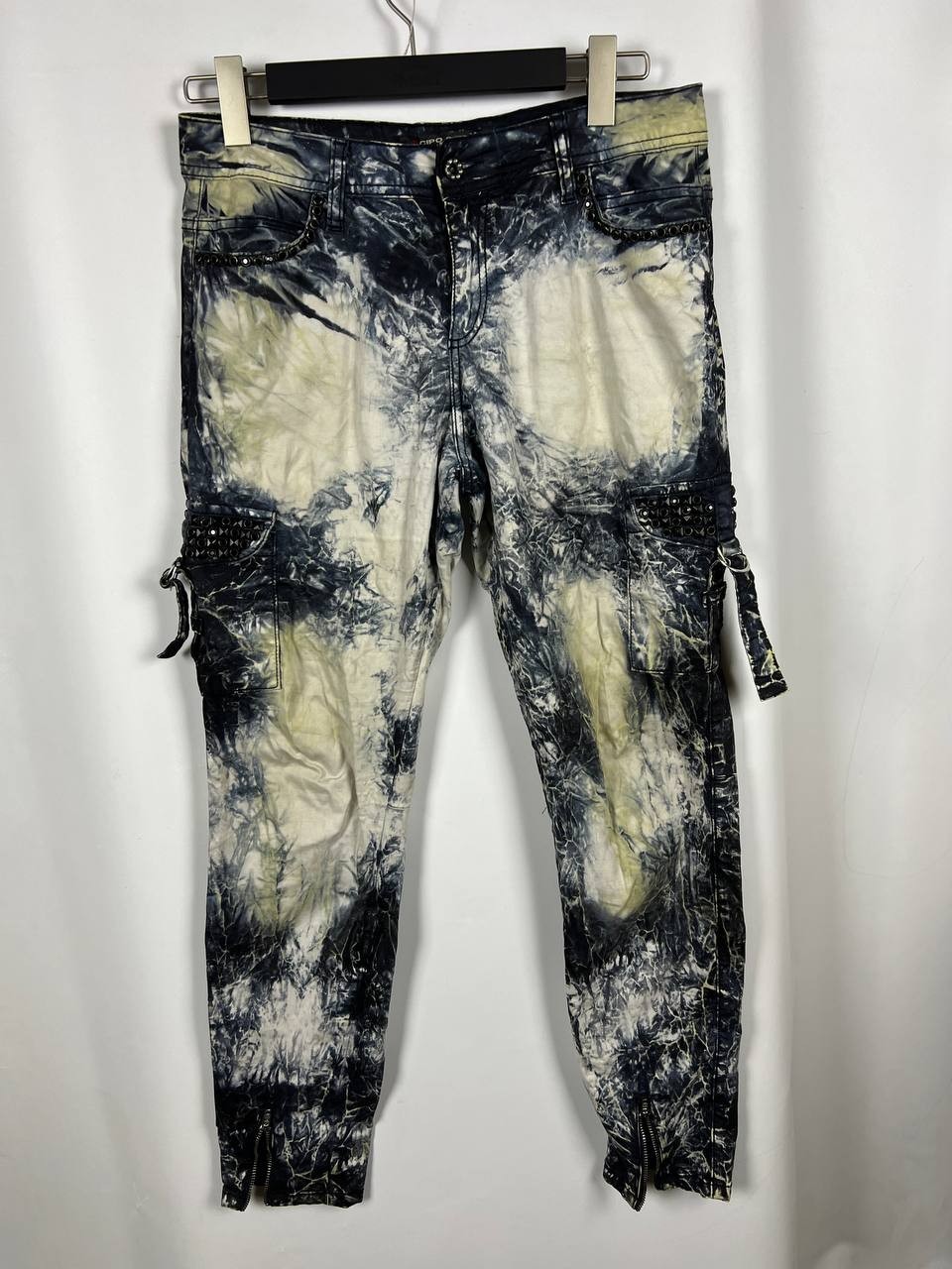 Pantalones de mezclilla cargo CIPO & BAXX lavado ácido con tachuelas cremallera en el tobillo talla 32