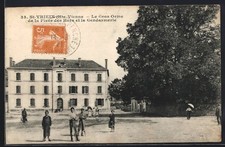 Old postcard Saint-Yrieix, Le Gros Orme de la Place des H�tes et la Gendarmerie 1921 