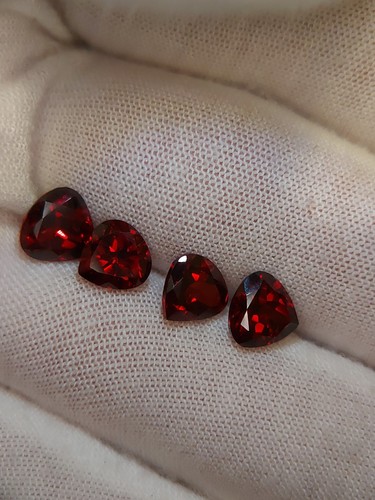 4 African red garnet gemstones - faceted natural Garnet 8.85 CTS - Picture 10 of 12