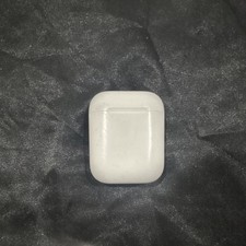 White Apple AirPod 1st generation Ear Earbuds with Charging Case. FREE SHIPPING