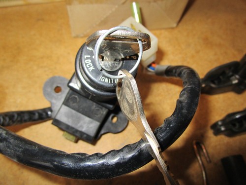 KAWASAKI IGNITION SWITCH HELMET LOCK SET 1988-93 ZX600 NINJA NOS/OEM 27004-5306 - Picture 5 of 7