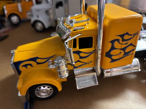 1/32 NEW RAY NEW CUSTOM YELLOW KENWORTH W900 SEMI TRACTOR, NO PACKAGING # B 258 - Picture 2 of 4