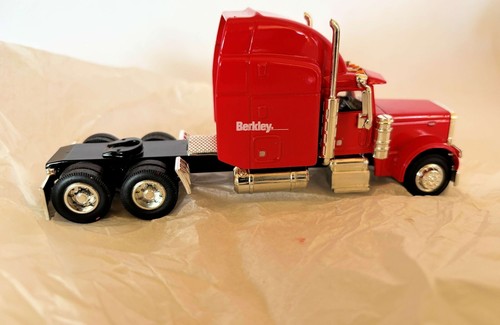 VINTAGE PETERBILT 379 CONVENTIONAL SEMI BANK 1/64 DIECAST BERKLEY EDITION 1973 - Picture 5 of 15