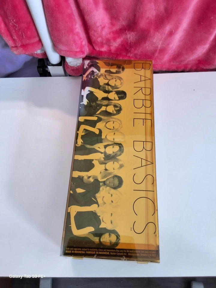 Nuevo Mattel R9927 Barbie Etiqueta Negra Básicos Modelo Nº 04 Colección 001 2009 Foto 2 de 2