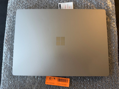 Microsoft Surface Laptop 4 13.5'' 512GB SSD Intel i7 11th Gen, 16GB RAM Platinum