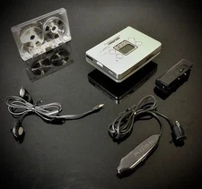 SONY WM-FX833 WALKMAN CASSETTE PLAYER W/ ACCESSORIES MAINTAINED Silver Japan