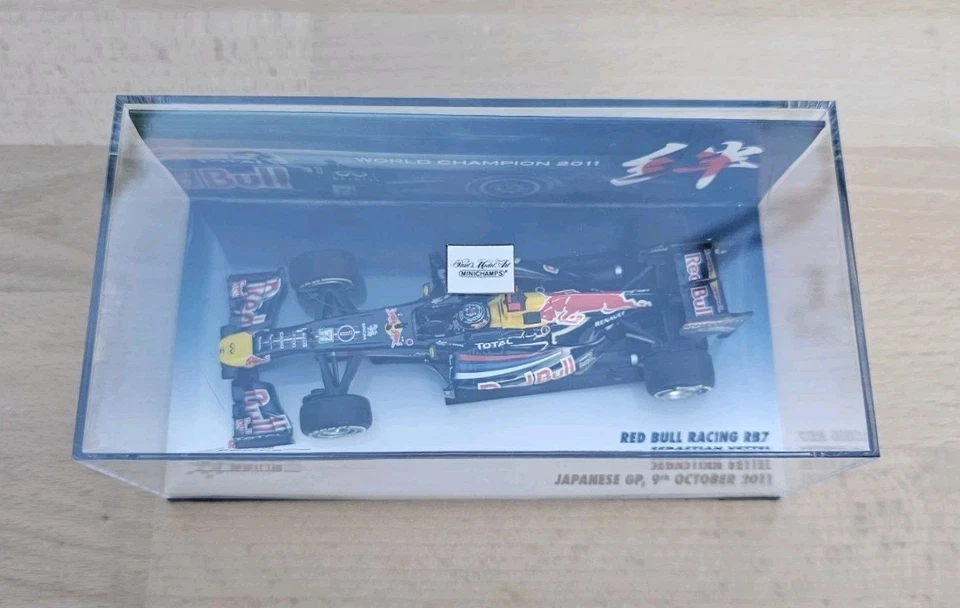 Sebastian Vettel Red Bull RB7 Japanese GP World Champion 2011 1:43 Minichamps - Bild 3 von 3