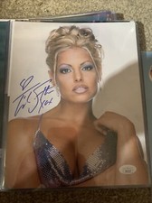 Trish Stratus Wrestling Cards, Autograph and Memorabilia Guide 25