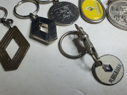 RENAULT VARIOUS KEYCHAIN LOT + BADGE,,,bourbon or others? kechain lh - Picture 5 of 12