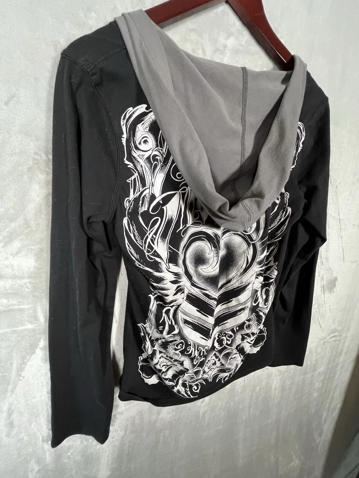 纹身连帽图案 T 恤 S 金属 Mulisha Raglan 连帽声乐 Shelby 骷髅上衣 — 第 3/4 张图片