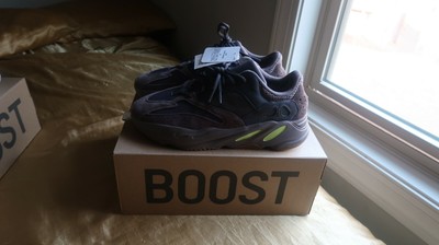 yeezy 700 mauve size 12