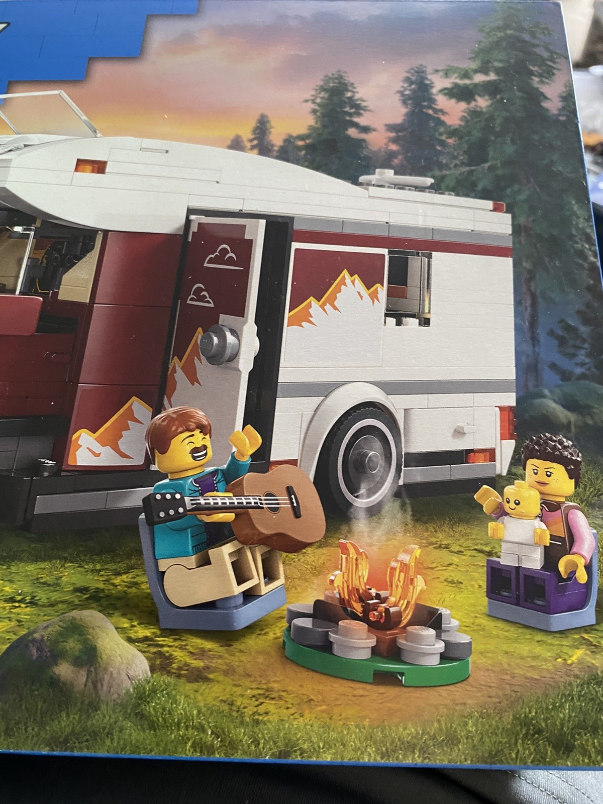 LEGO CITY: Holiday Adventure Camper Van (60454)
