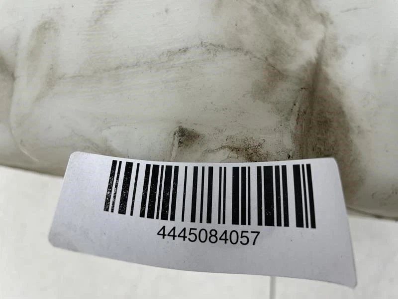 2005 VOLVO V50 T5  WINDSHIELD WASHER RESERVOIR OEM+ - Image 4 of 4