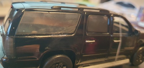 Chevrolet Suburban Blackout Edition 2009 fundido a presión de lujo LDSN675BK 1/43 SIN MATRIZ - Imagen 11 de 11