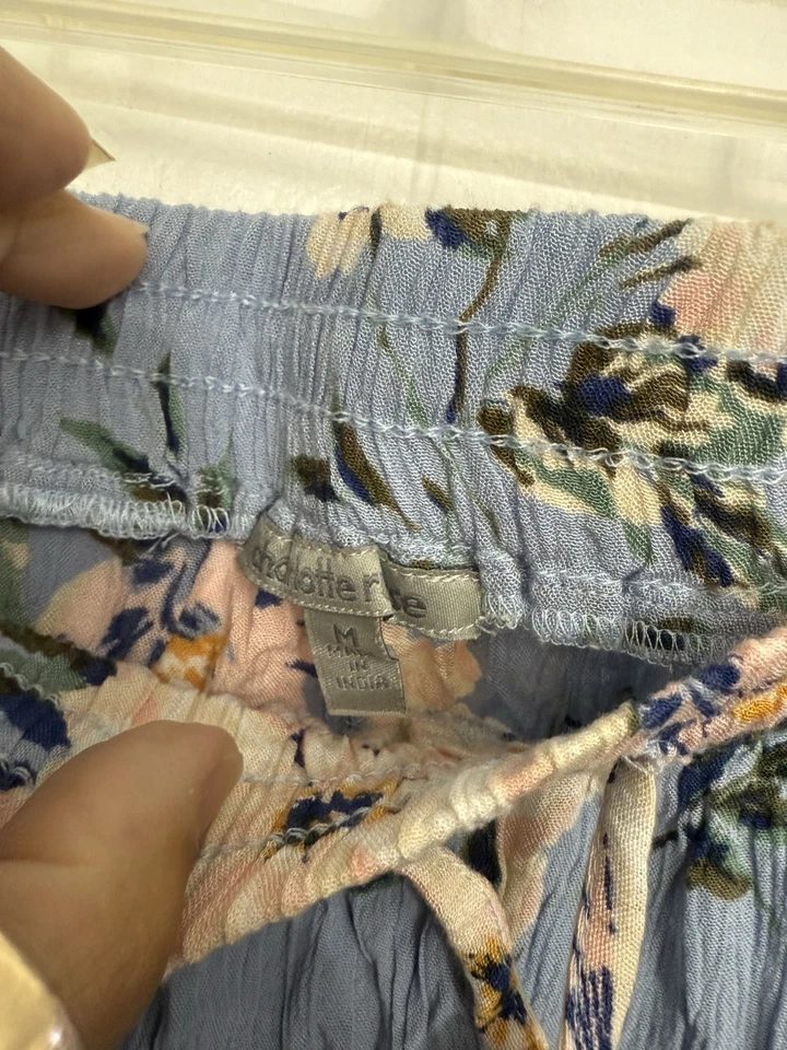 Bermuda Charlotte Russe M azul floral bolsos nova com etiquetas $20 - Imagem 3 de 4