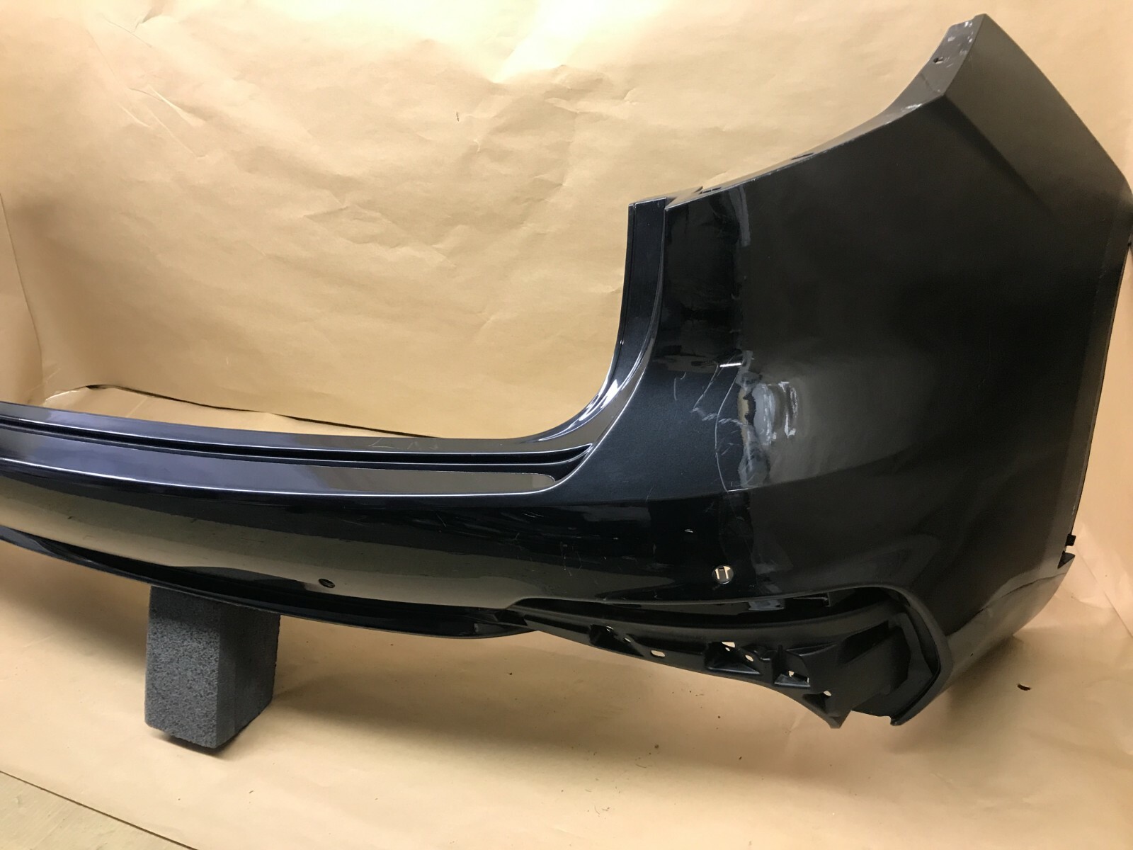 2022 2023 Maserati Levante GT Sport Rear Bumper Cover Sensor Type OEM M161 Good