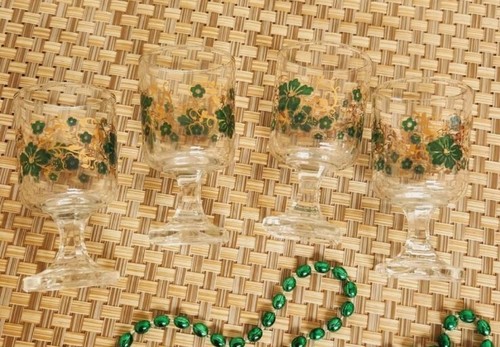 Vtg shamrock green and gold footed liquor glasses (4) St. Patricks Day - Picture 4 of 8