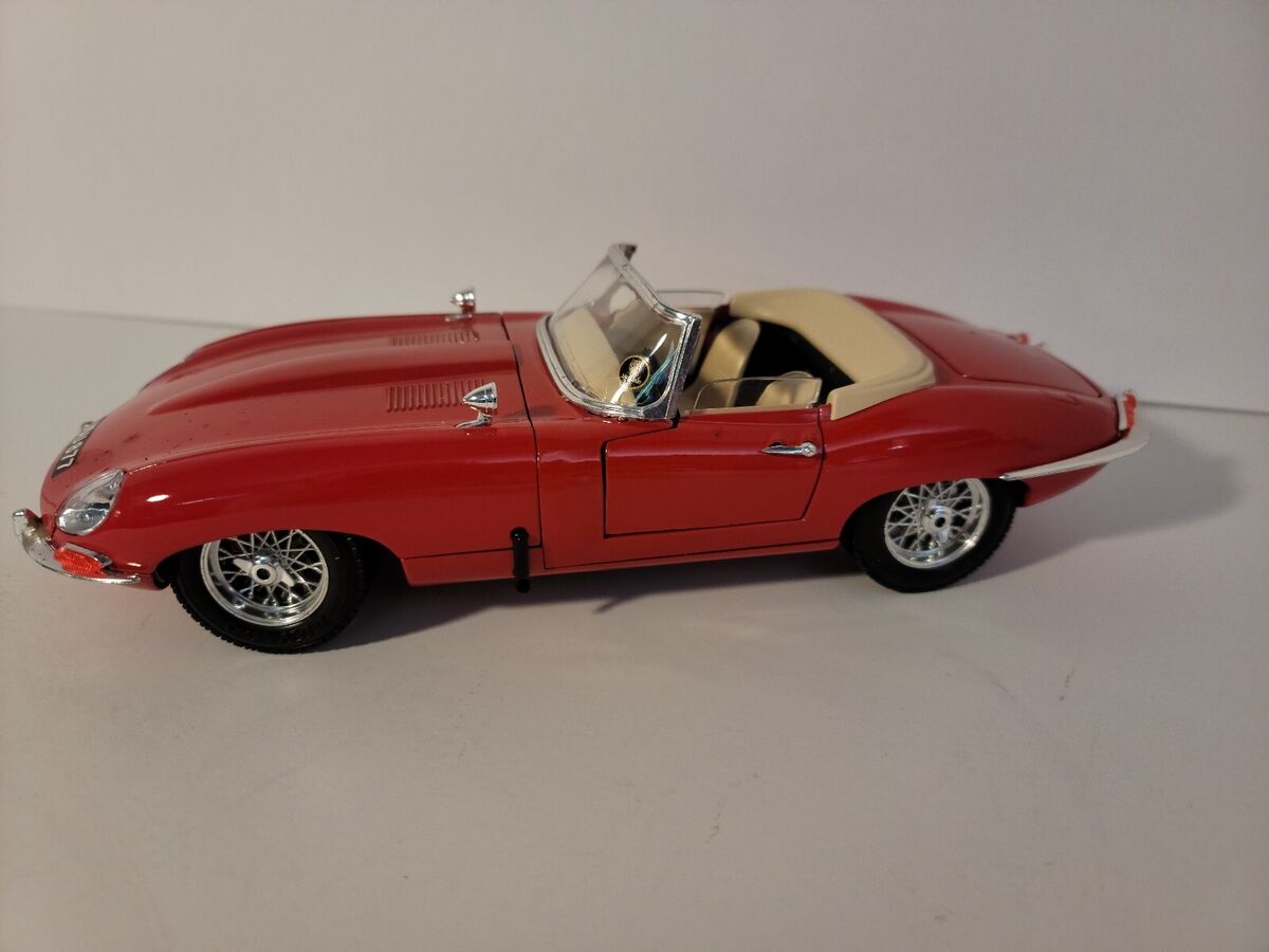 自動車 burago 1/18 JAGUAR E CABRIOLET (1961) 1961 Jaguar 