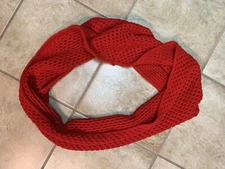 Women's 29" L x 15" W Infinity RED Solid Threaded Wrap Scarf U11