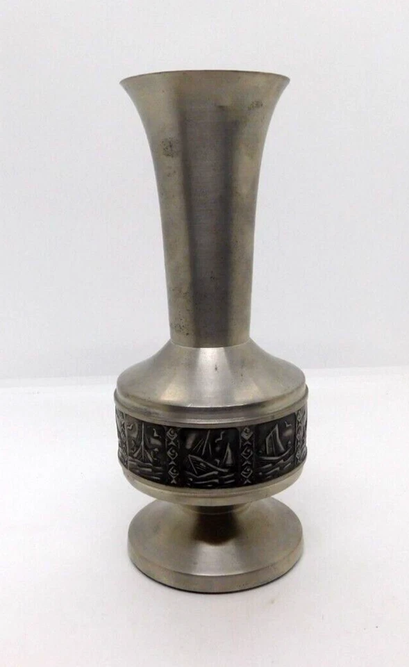 Jarrón brote de peltre panel náutico escena vikinga pesca mar 7,5 pulgadas de alto pequeña abolladura Foto 2 de 4