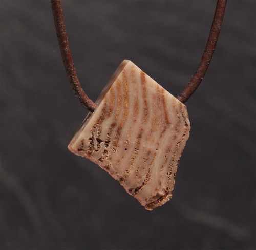 Edelstein Anhänger gebohrt G-O Kristall Rohstein Fossilien Nugget für Lederband - Bild 99 von 252