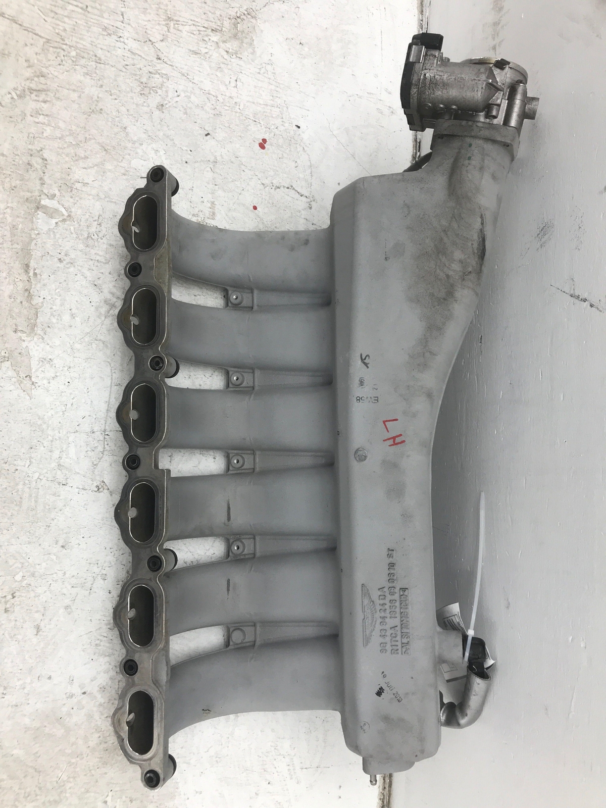 2011-2020 ASTON MARTIN RAPIDE 6.0L V12 INTAKE MANIFOLD LEFT 8G439424DA OEM