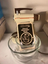 Vintage 1981 Sunbeam Deluxe Mixmaster Mixer 12 Speed 2 Glass Bowls Works Tested