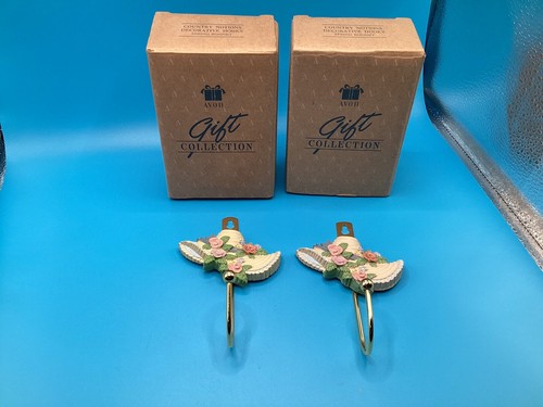 2 Avon Regalo Colección Country Notions Gancho Decorativo Gorro Primavera Nuevo En Caja - Imagen 1 de 5