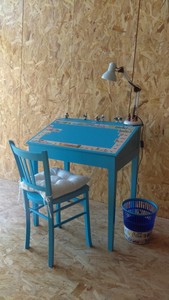 Bureau Pupitre Enfant Ecolier Bleu Schtroumpf Original Relooke Peint A La Main Ebay