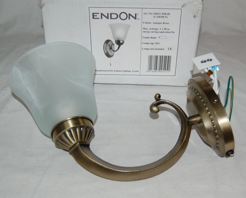 Endon Lampada da parete-modello Carmen Antique Brass-ottone vetro latte-NUOVO & OVP Endon Lampada Lampada Lampada da parete-modello Carmen Antique Brass-ottone vetro latte-NUOVO & OVP 17b41d