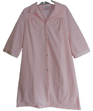 Vintage Vanity Fair Robe Pink Womens Medium Housecoat Pearl Snaps Cozy Classic