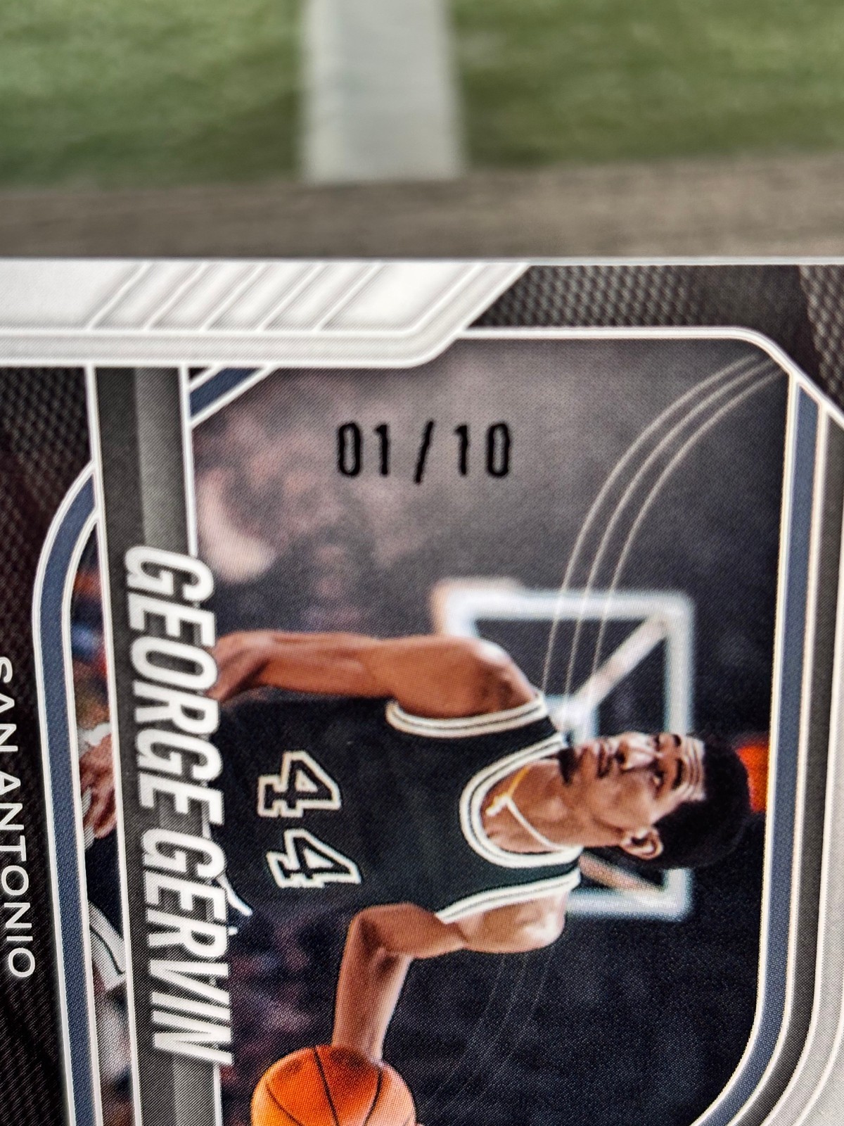 2025-26 Prizm Basketball George Gervin auto gold /10 Spurs view 3