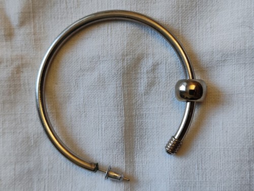 Boucle D'oreille Type Créole Jonc Argenté Et Sa Perle Volante - Picture 4 of 7