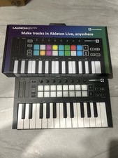Controlador de teclado portátil Novation Launchkey Mini MK3