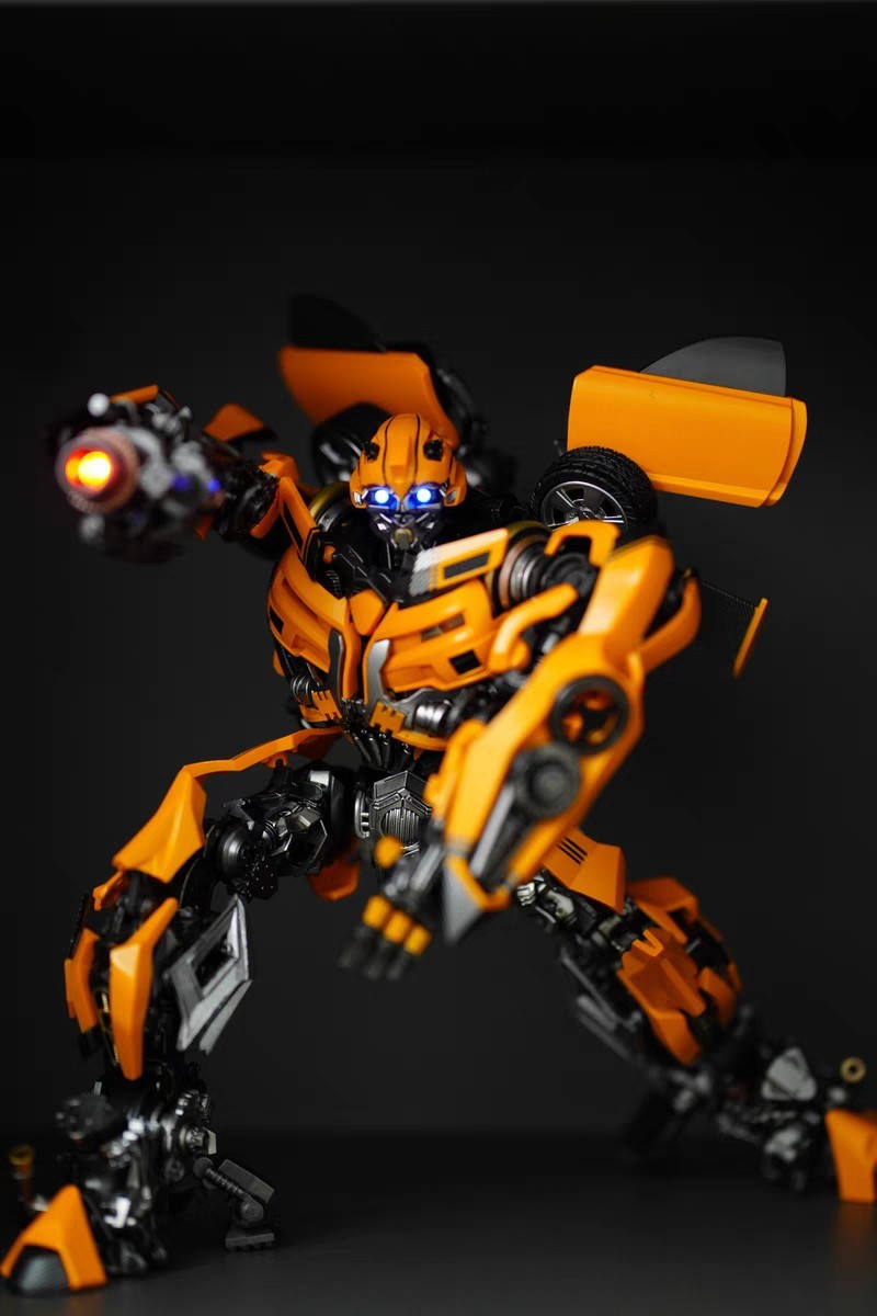 IN US_Cyber Era CE-04 Bumblebee Oversized Figure w/LED Eyes & Cannon/Collectible