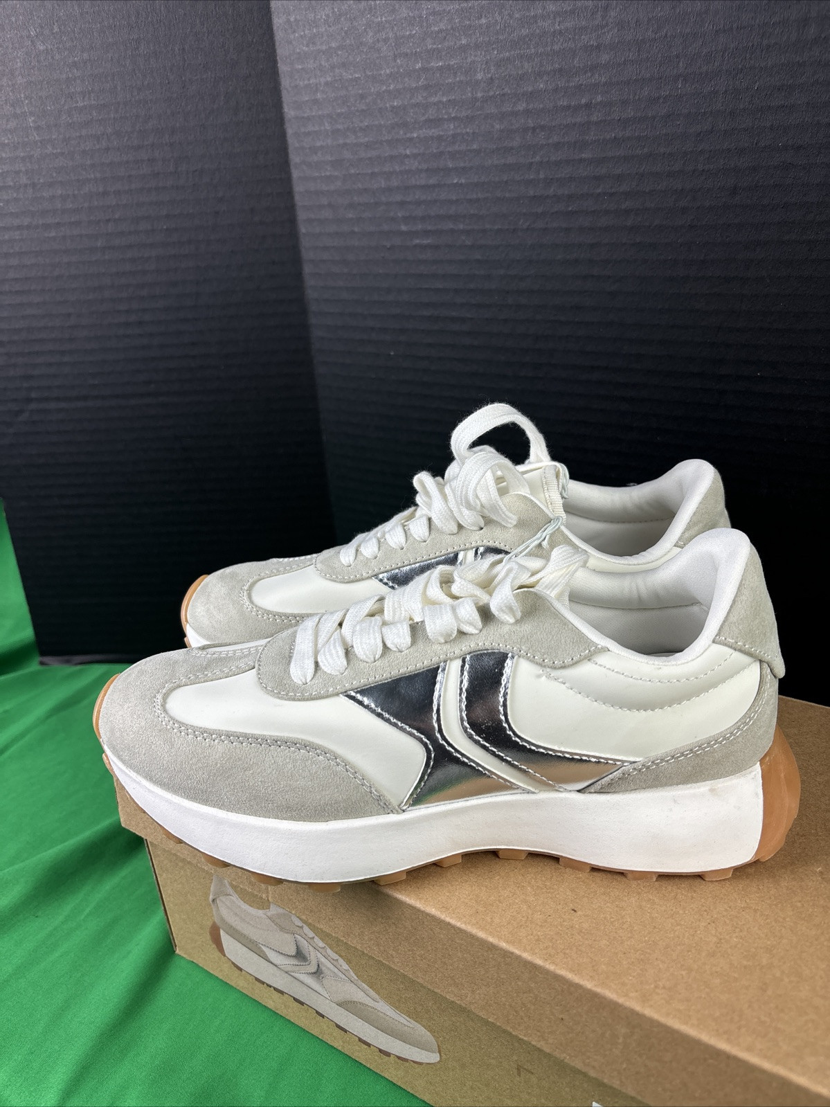 Steve Madden Women's Athletic Jogger Sneaker Size 8 Taupe/Silver
