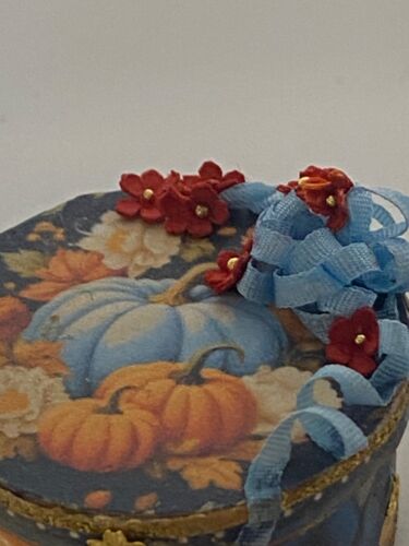 Artisan Halloween Pumpkin & Flowers Design Box 1:12 Dollhouse Miniature OOAK '24 - Bild 14 von 17