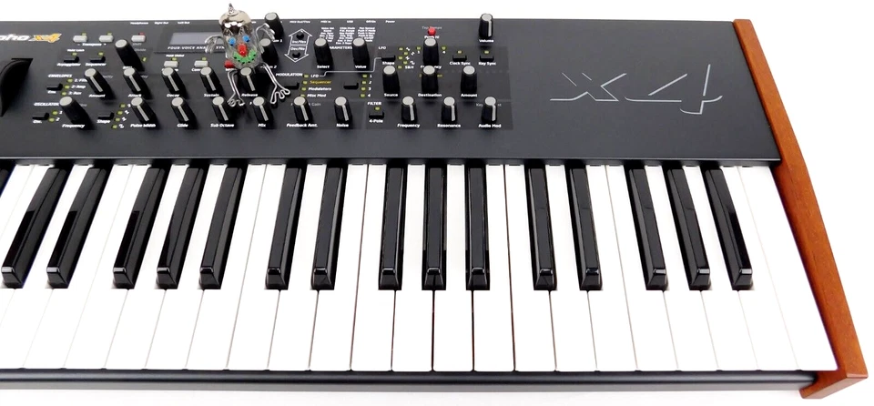 DSI Dave Smith Mopho X4 Synthesizer Keyboard + Neuwertig + 1,5Jahre Garantie - Bild 4 von 4