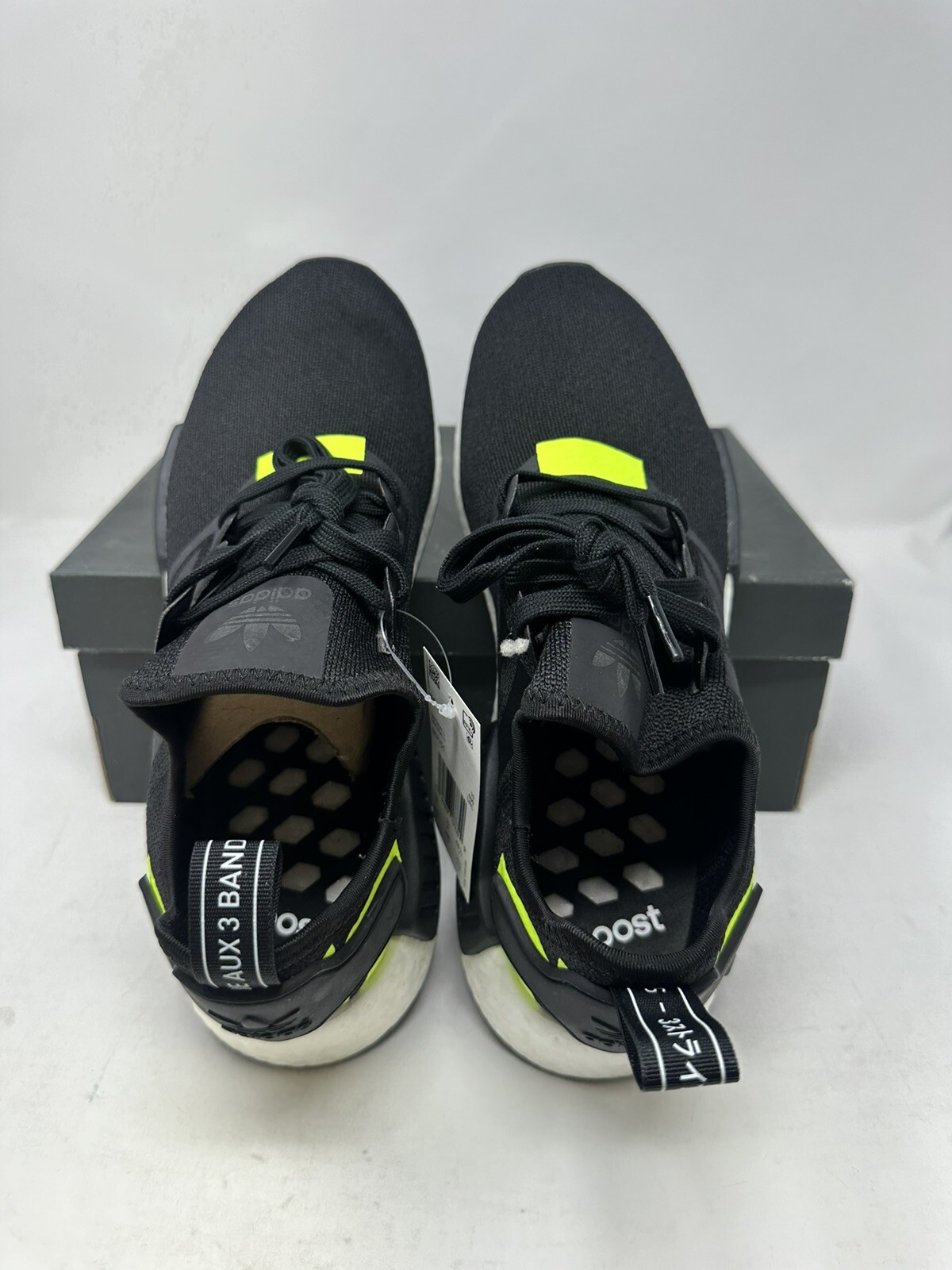 adidas gazelle silver green womens Men's Primeblue NMD R1