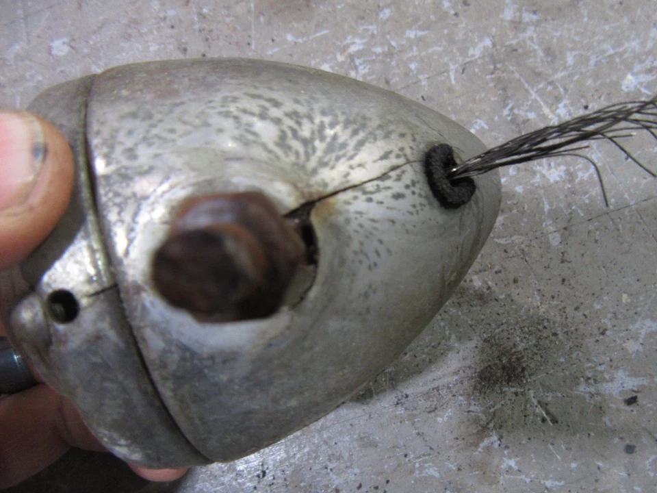 1949-1952 Chevrolet STyleline Belair rear back up light housing chrome lens Foto 4 de 4