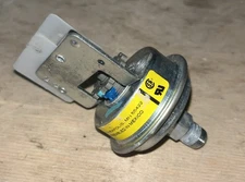 Lennox 11K49 OEM Low Gas Pressure Switch Honeywell GFS3418A-3156 USED **TESTED**