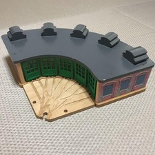  Wooden rail engine shed, train shed, Thomas the Tank Engine BRIO learning