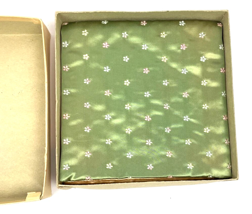 Caja de lencería vintage Ruth Barry liguero mayordomo hermanos satinado calcetería bolso Foto 3 de 4