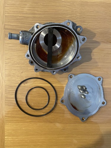 KIT GUARNIZIONI POMPA VUOTO BMW N42 N46 120 118 320 318 520 1 3 5 Serie 01-11