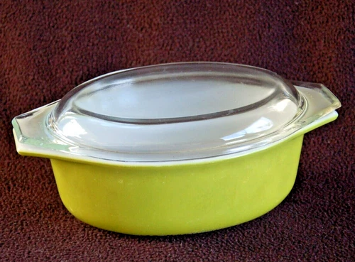 PYREX Oval Casserole VERDE GREEN w/Lid ~ #043 ~ 1-1/2 qt Avocado ~ VGC